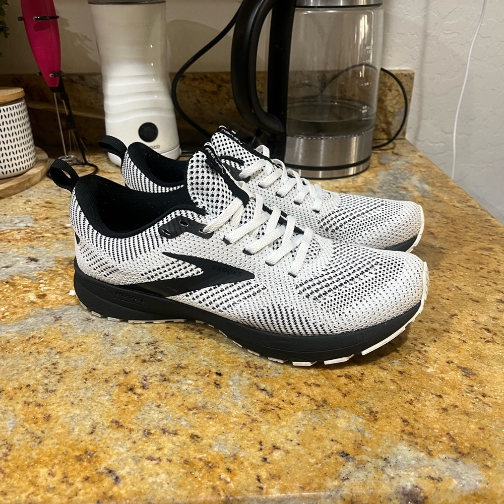 Brooks Revel 5 size 9.5